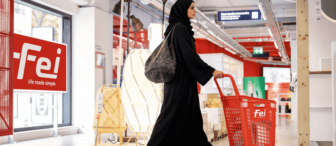 freepik replace this woman with another woman wearing a black abaya.women walking in the same posture 0001 transformed
